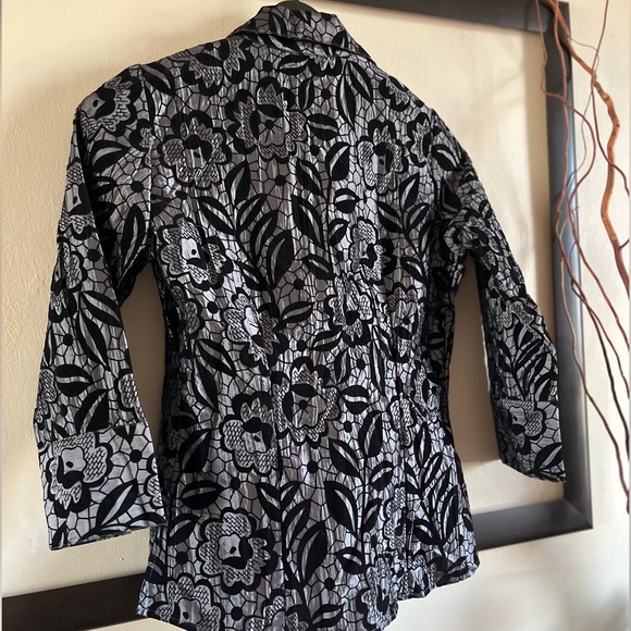 Harve Benard classic silky shine crinkle gray, velvet touch details blouse - Picture 3 of 8